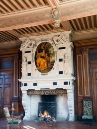 Grande cheminée sculptée de l’antichambre Grande cheminée sculptée de l’antichambre