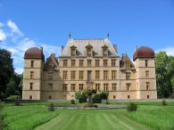 La façade sud du château La façade sud du château